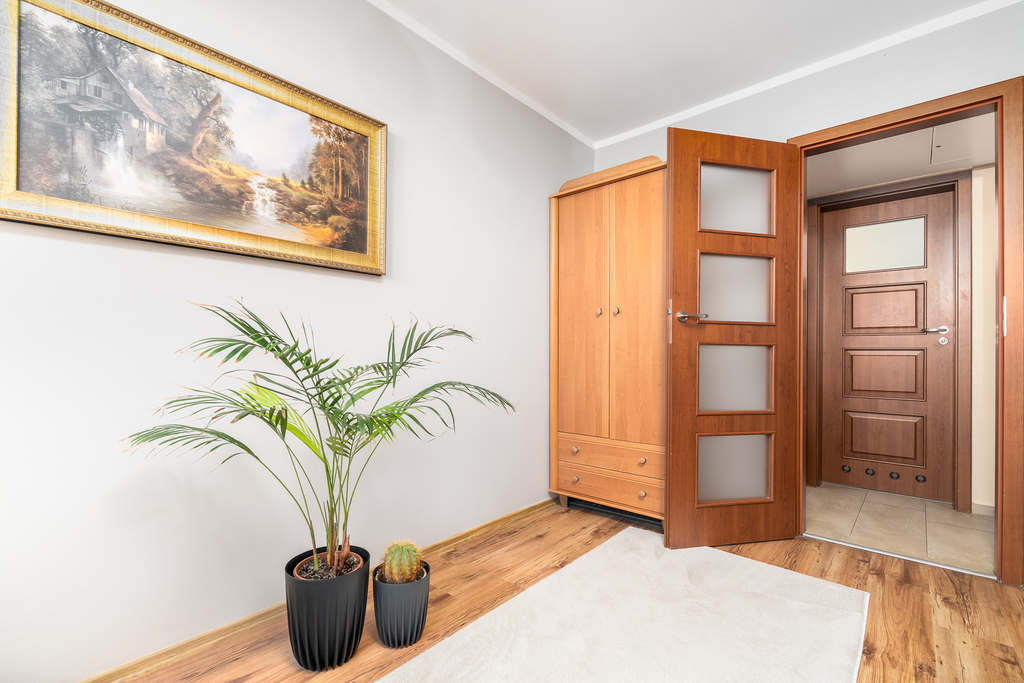 3. pokoje + 18m2 strych, po remoncie, przy Hanza