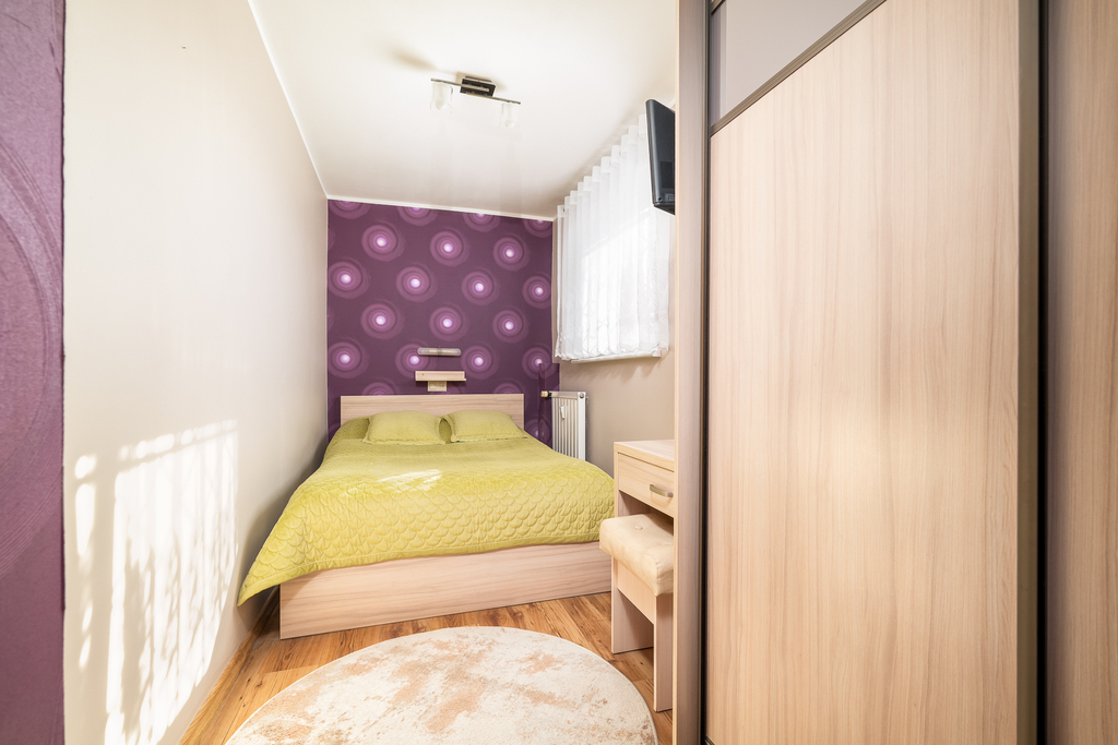 3. pokoje + 18m2 strych, po remoncie, przy Hanza