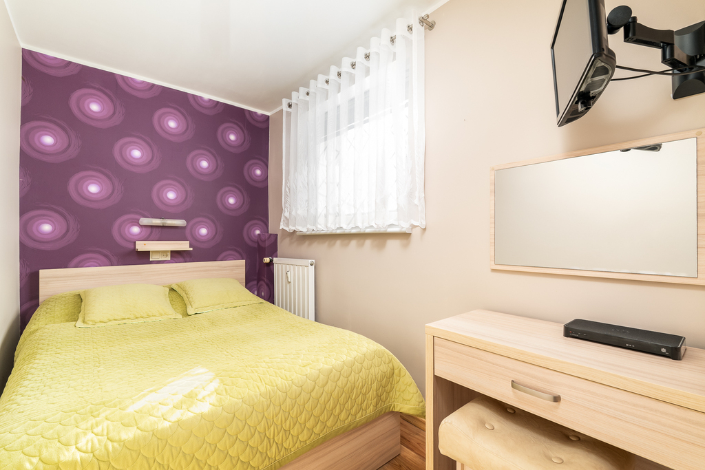 3. pokoje + 18m2 strych, po remoncie, przy Hanza