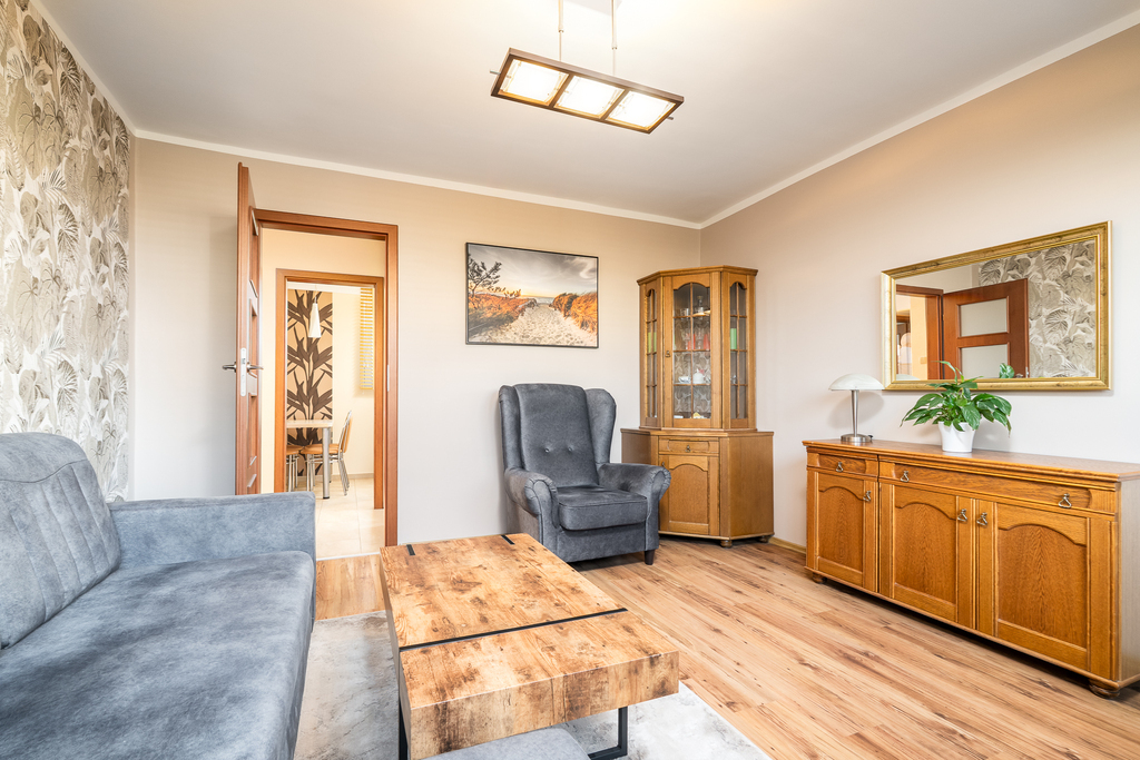 3. pokoje + 18m2 strych, po remoncie, przy Hanza