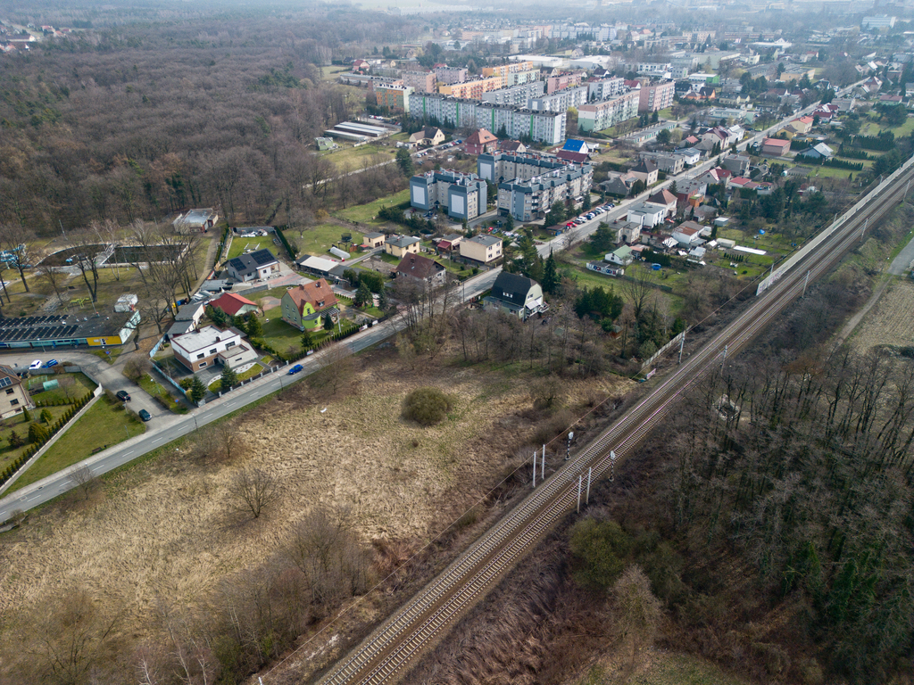 2585 m2 z potencjałem – dom, bliźniak lub usługi