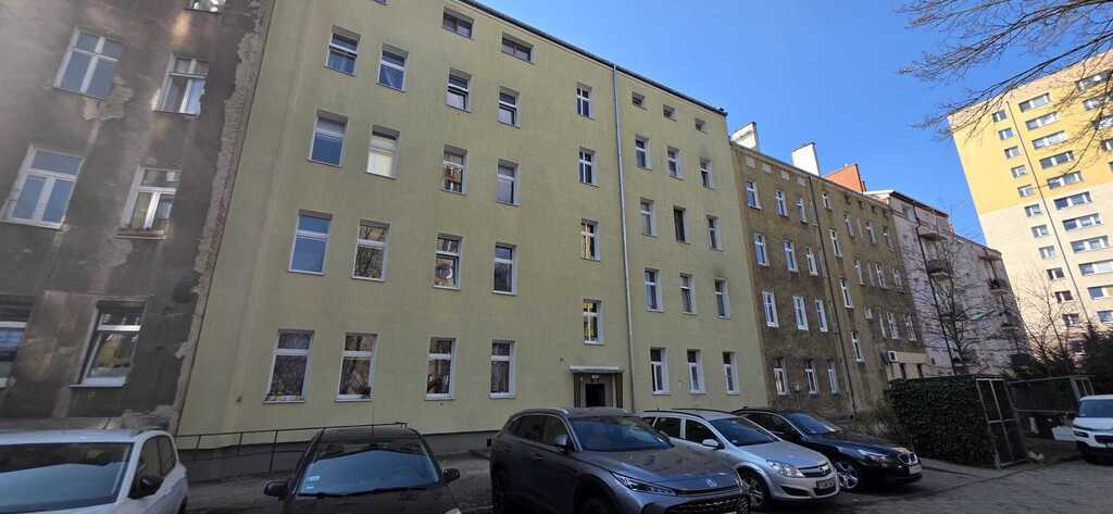 Dwa pokoje w centrum z dużym balkonem
