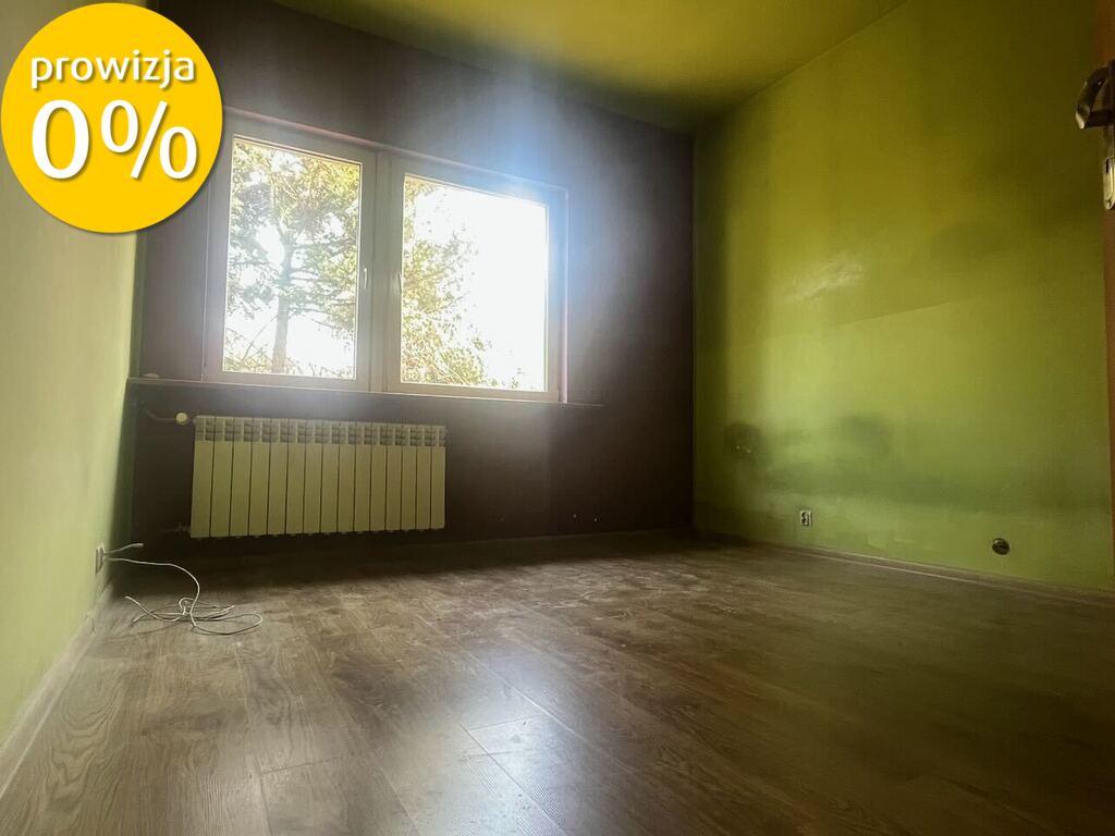 2/3 pokoje, kuchnia ze spiżarnią, ogródek, do rem.