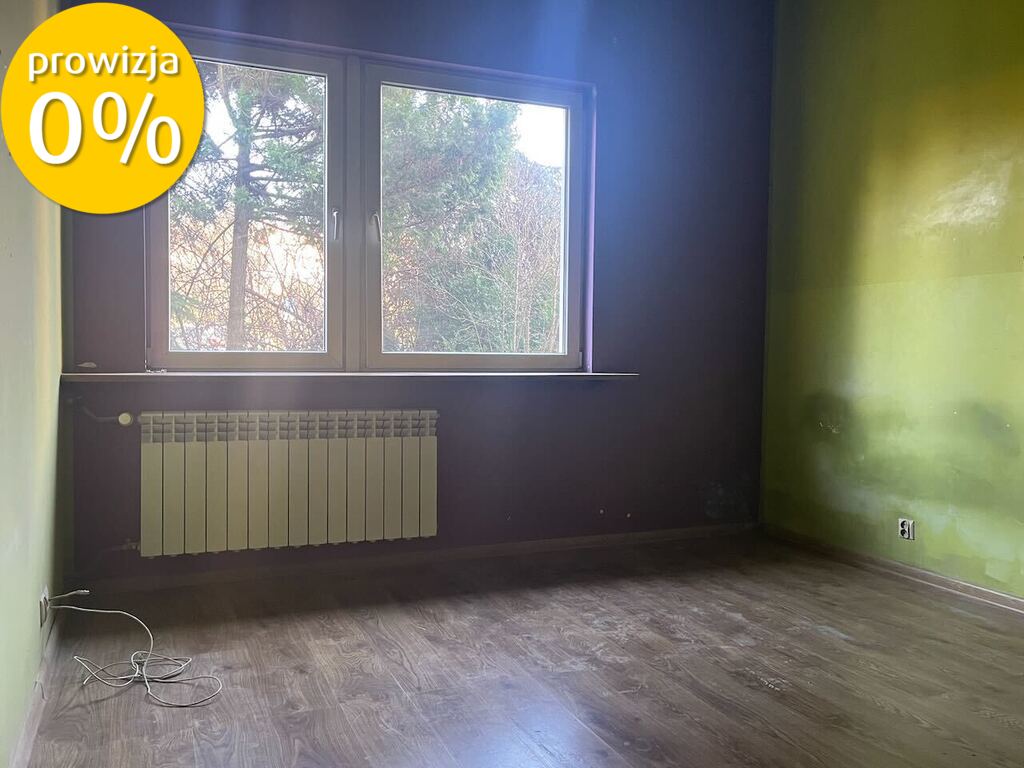 2/3 pokoje, kuchnia ze spiżarnią, ogródek, do rem.
