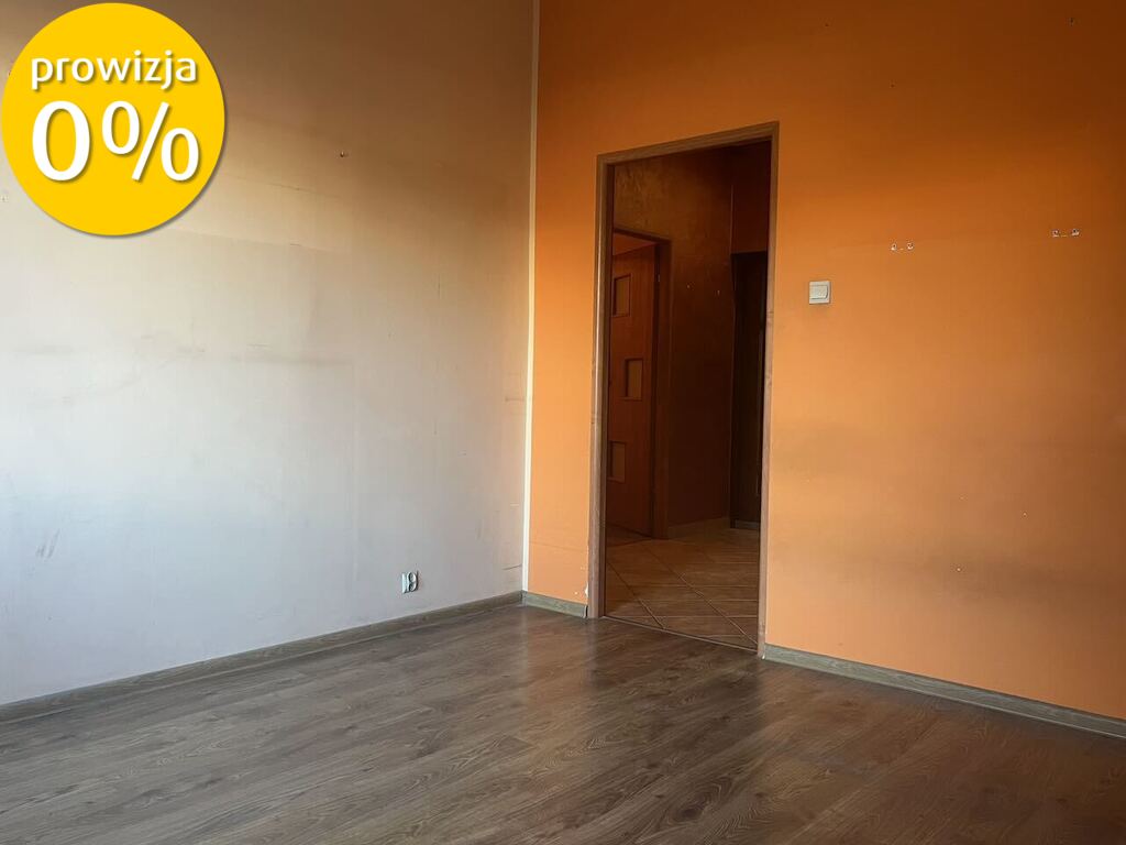 2/3 pokoje, kuchnia ze spiżarnią, ogródek, do rem.