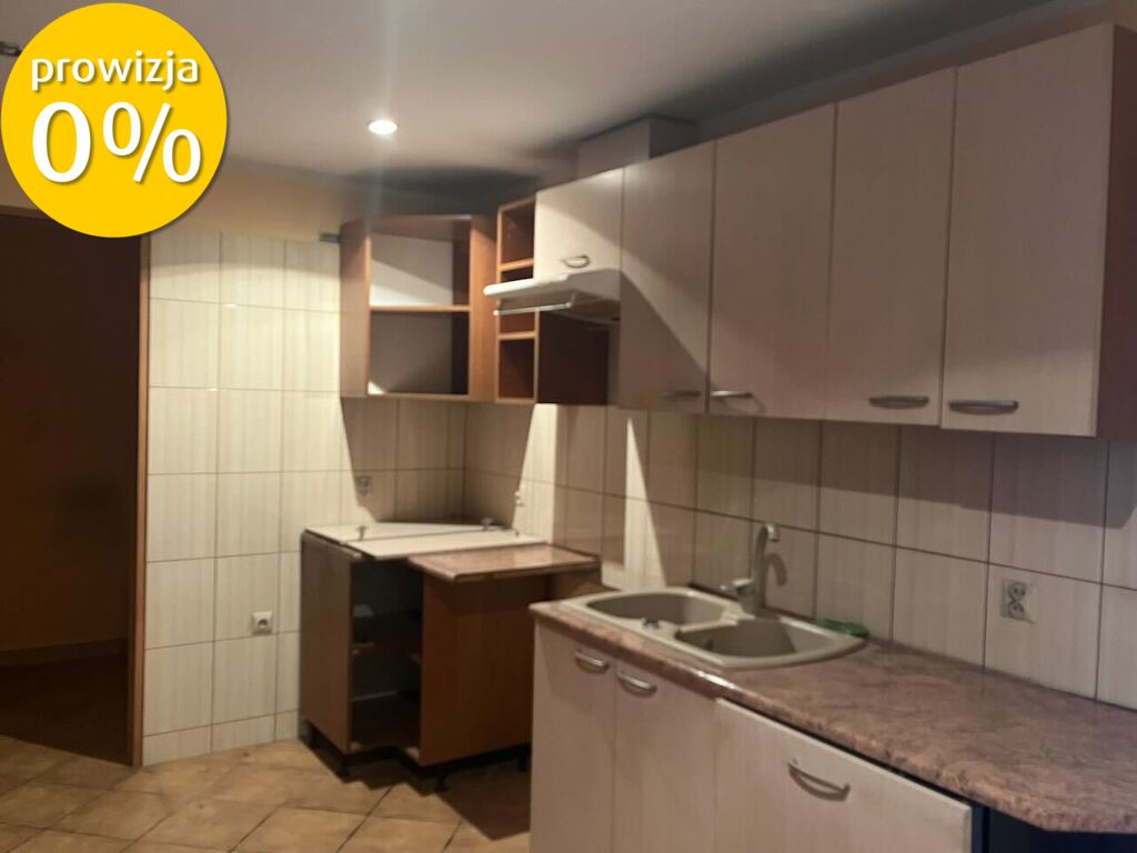 2/3 pokoje, kuchnia ze spiżarnią, ogródek, do rem.