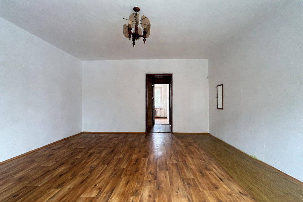 2 pok z aneksem/1 pok z widną kuchnią, piwnica 4m²