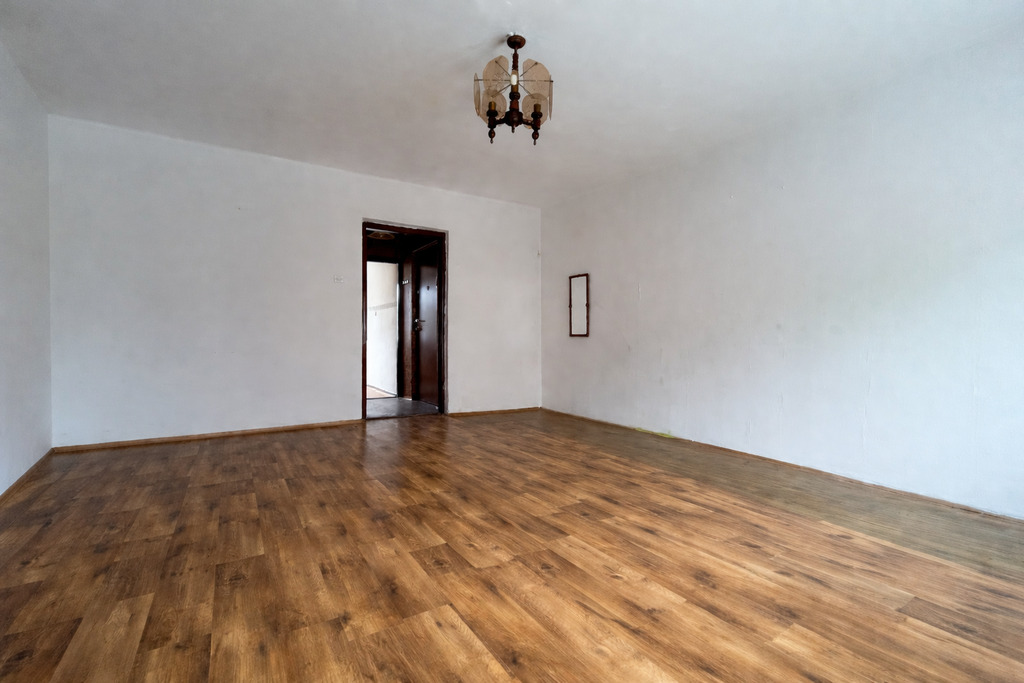2 pok z aneksem/1 pok z widną kuchnią, piwnica 4m²