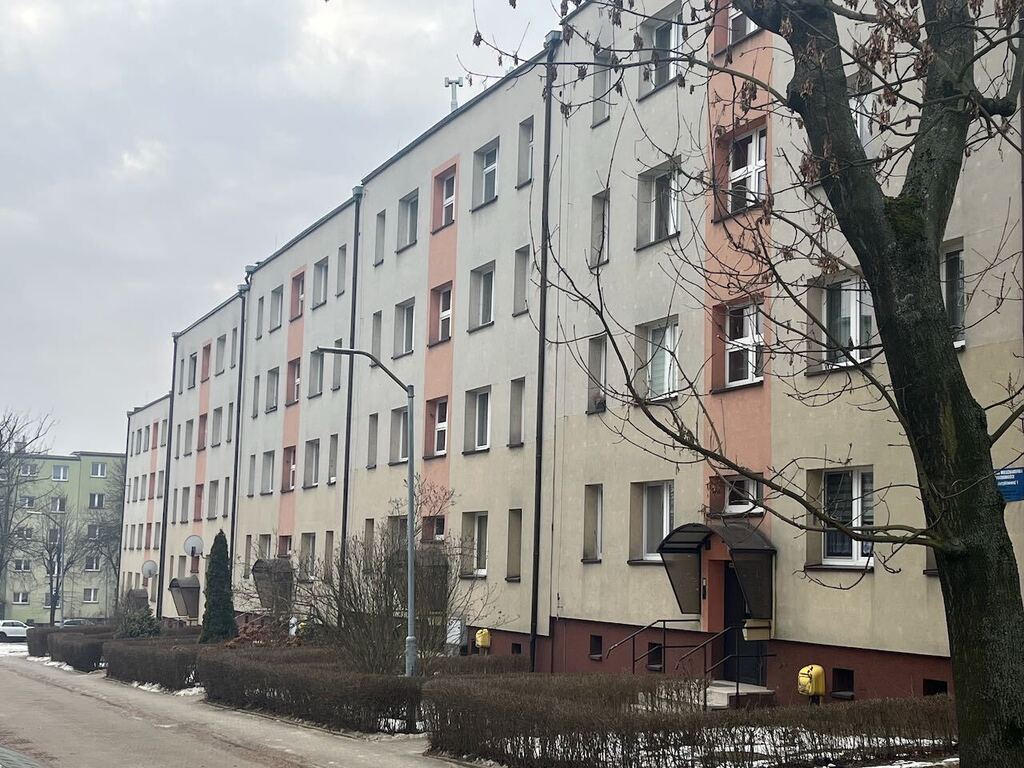2 pok z aneksem/1 pok z widną kuchnią, piwnica 4m²