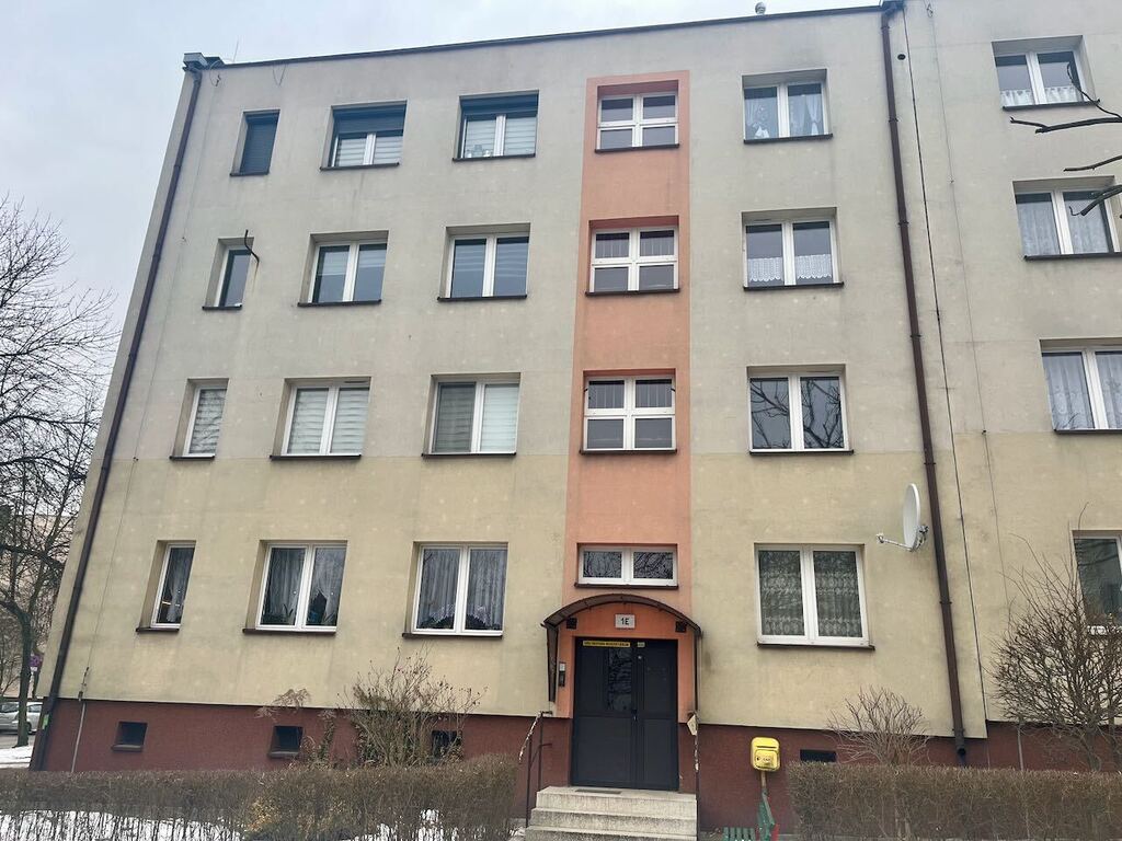 2 pok z aneksem/1 pok z widną kuchnią, piwnica 4m²