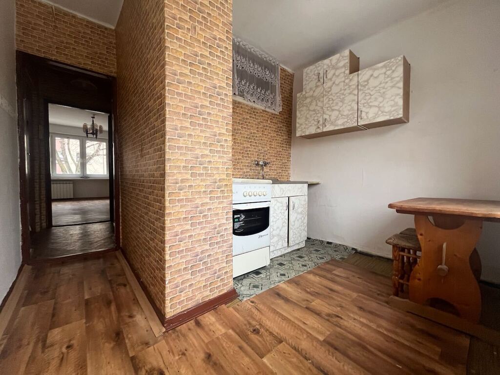 2 pok z aneksem/1 pok z widną kuchnią, piwnica 4m²