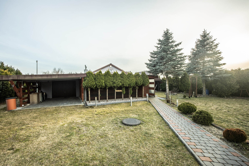 1400m2 wolności i przytulny dom z kominkiem.