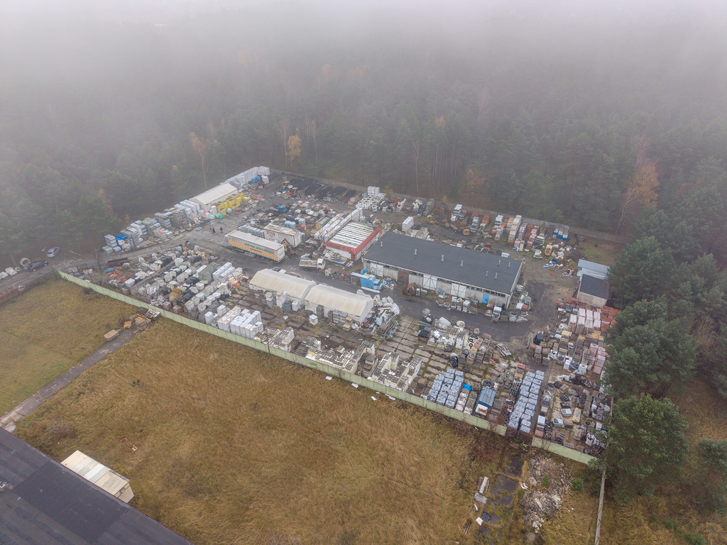 Teren produkcyjny 7260 m2 z magazynem