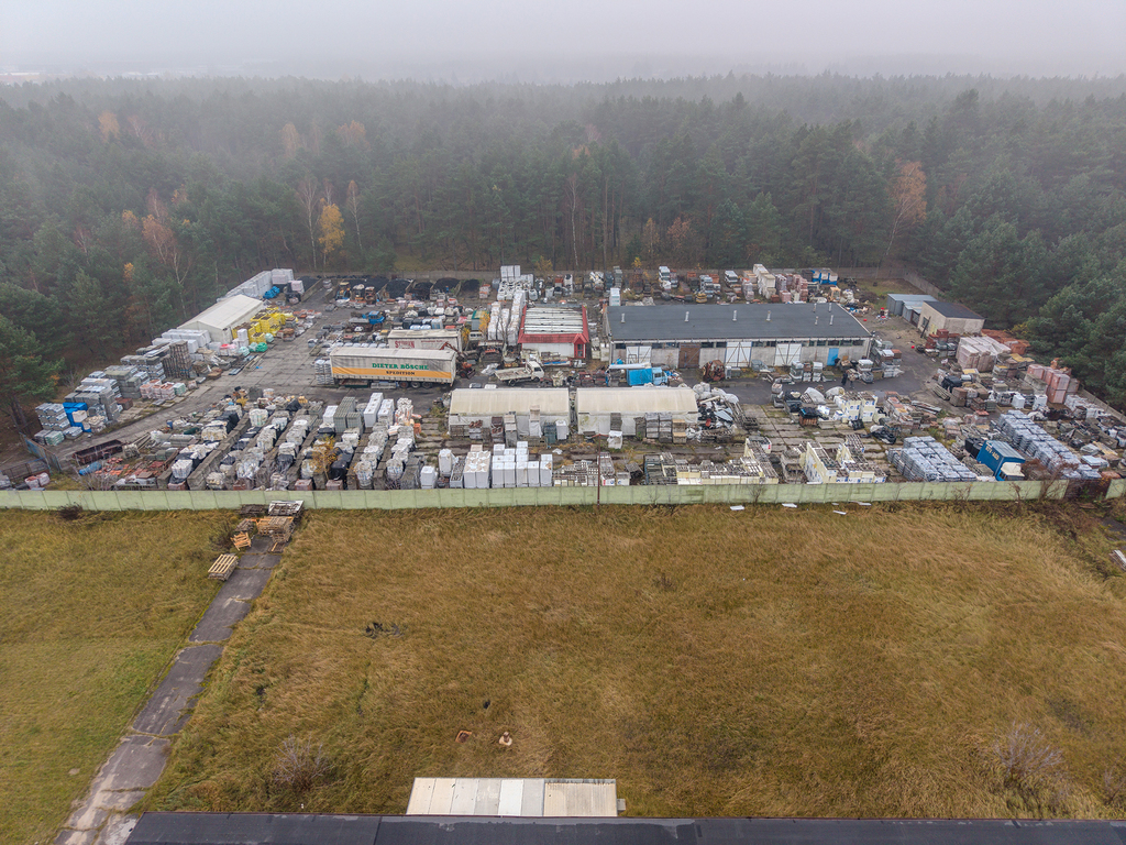 Teren produkcyjny 7260 m2 z magazynem