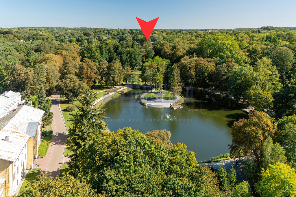 Teren inwestycyjny graniczący z Parkiem Zdrojowym
