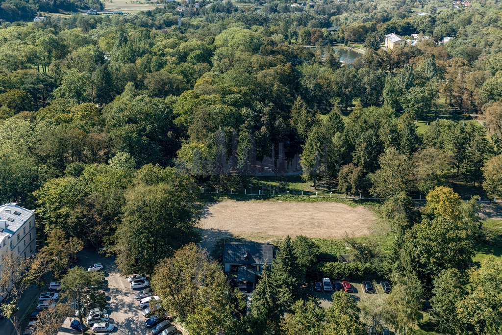 Teren inwestycyjny graniczący z Parkiem Zdrojowym