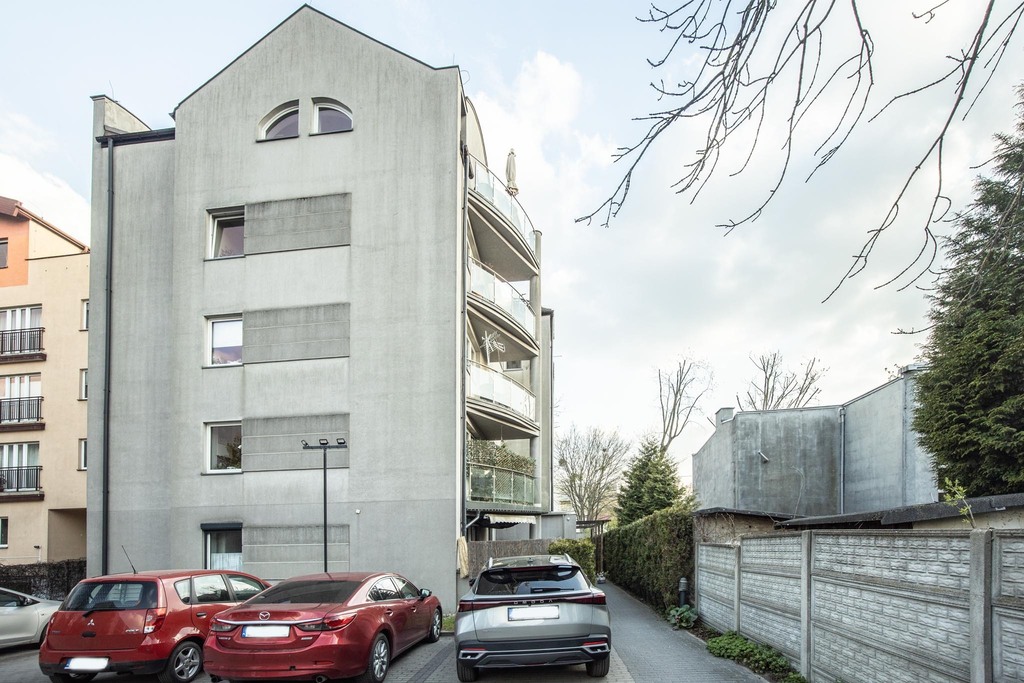 Przestrzenne mieszkanie dwupoziomowe plus parking