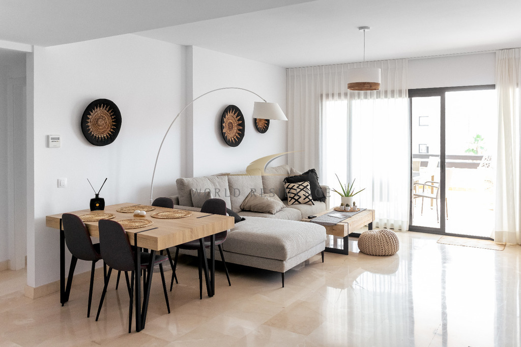 Apartament z dużym tarasem i widokiem na morze
