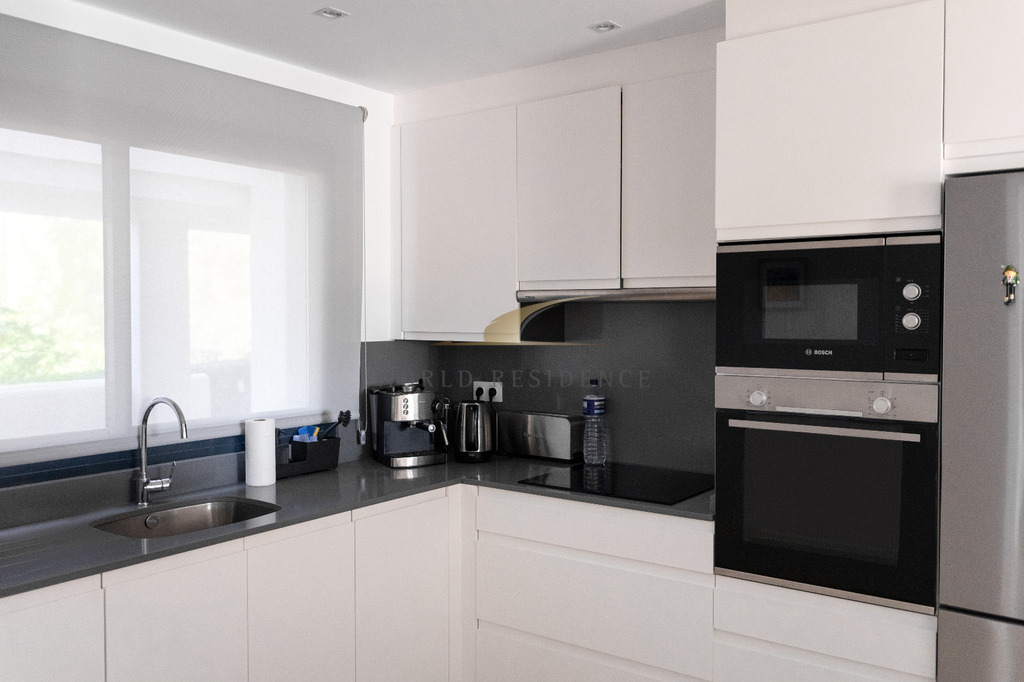 Apartament z dużym tarasem i widokiem na morze