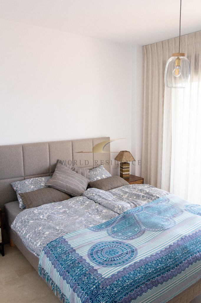 Apartament z dużym tarasem i widokiem na morze