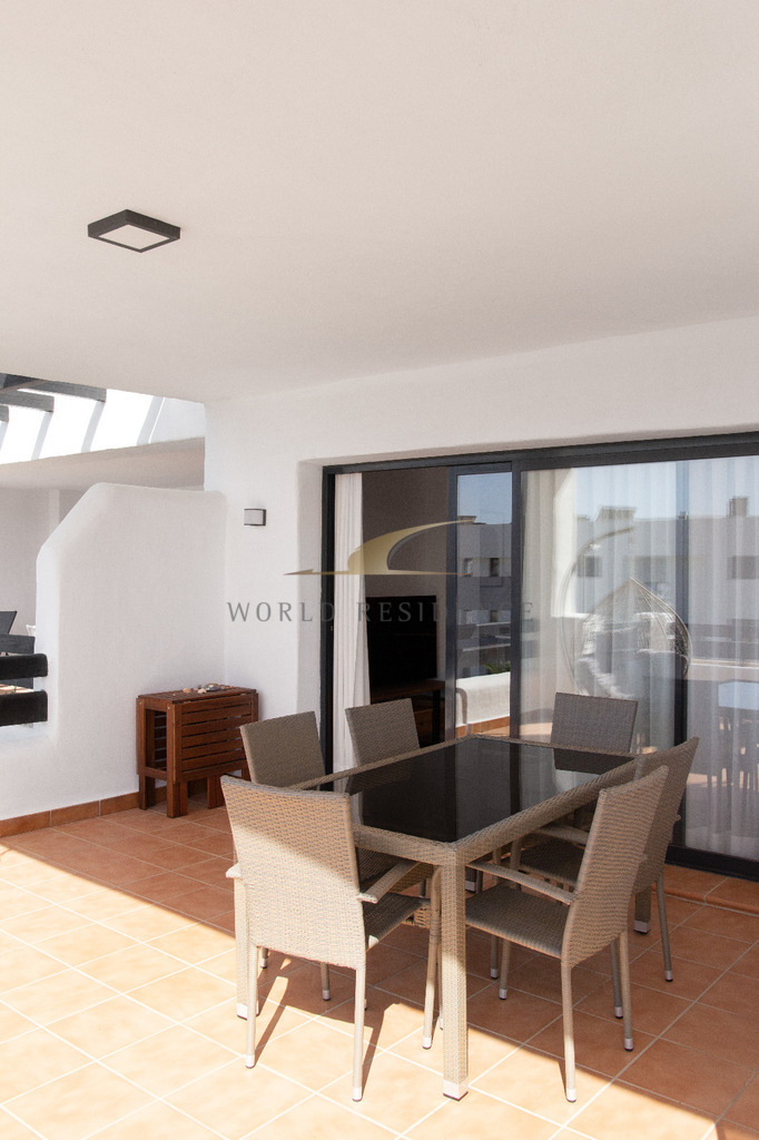 Apartament z dużym tarasem i widokiem na morze