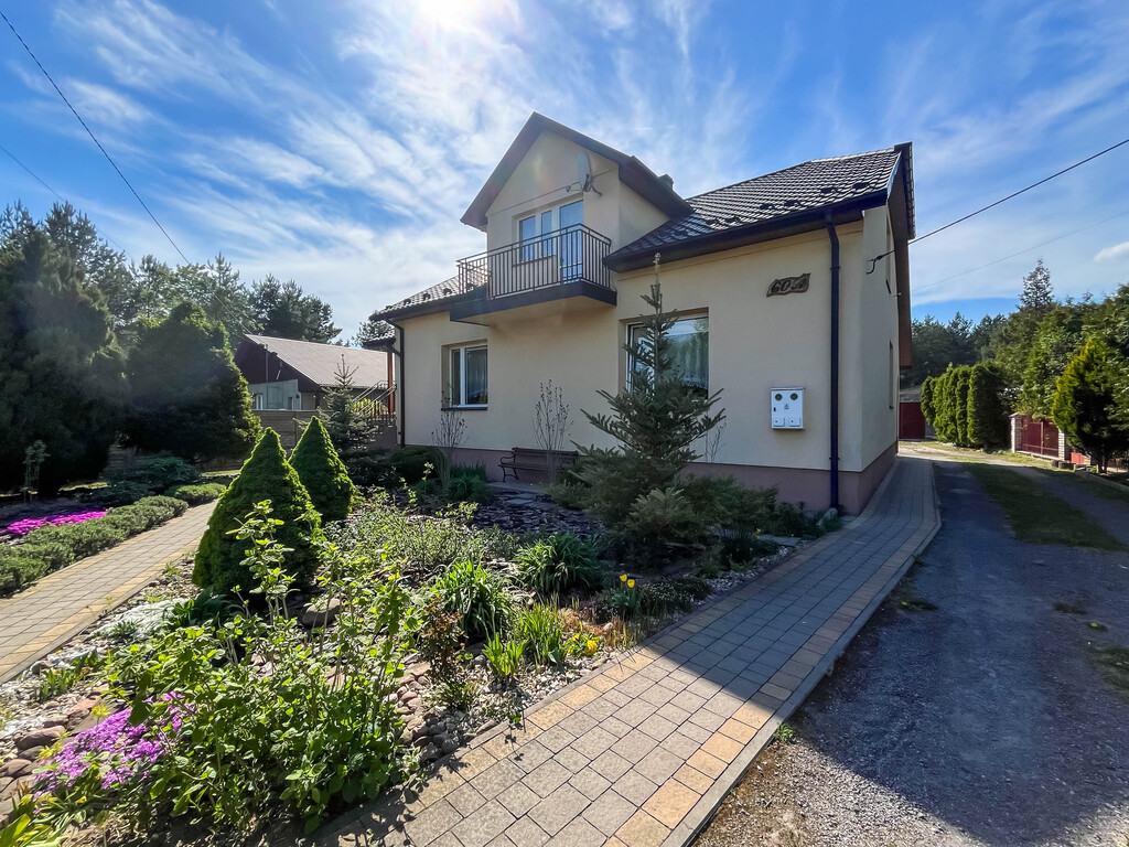 Dom po remoncie 106,5m2 działka 2873m2 + choinki