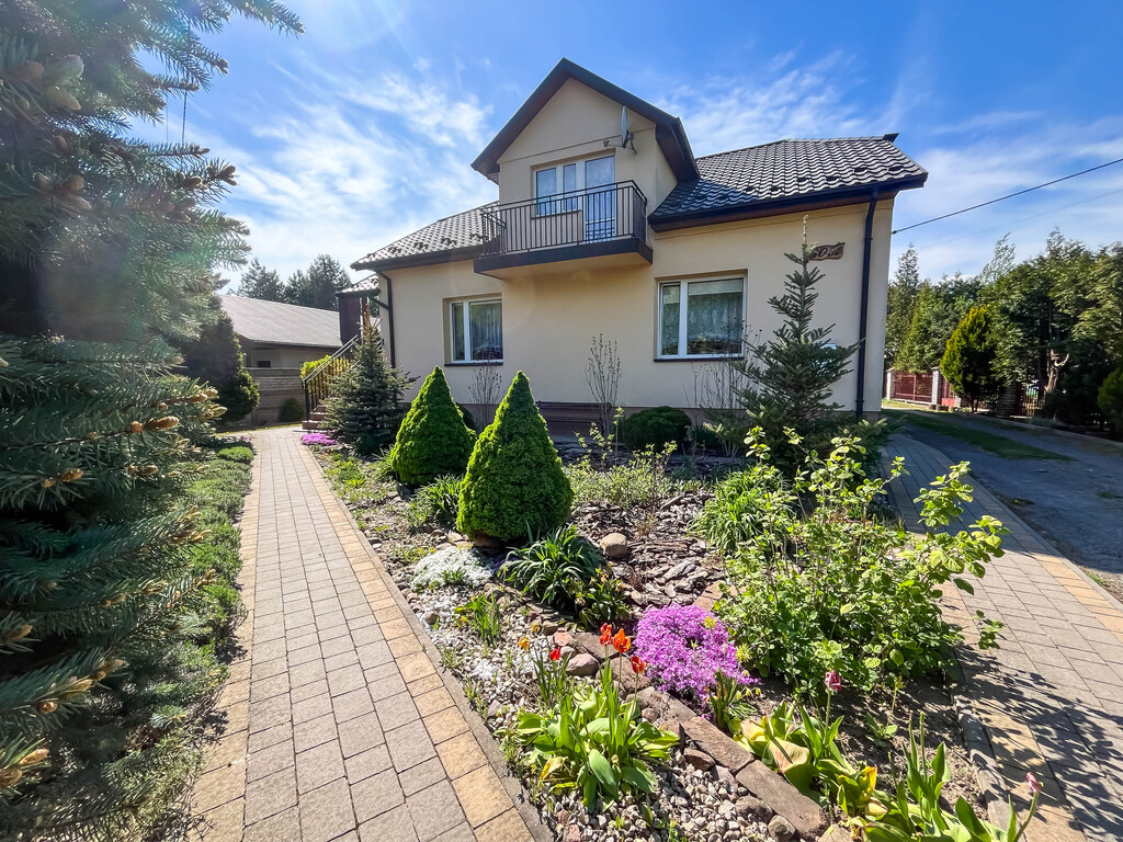 Dom po remoncie 106,5m2 działka 2873m2 + choinki