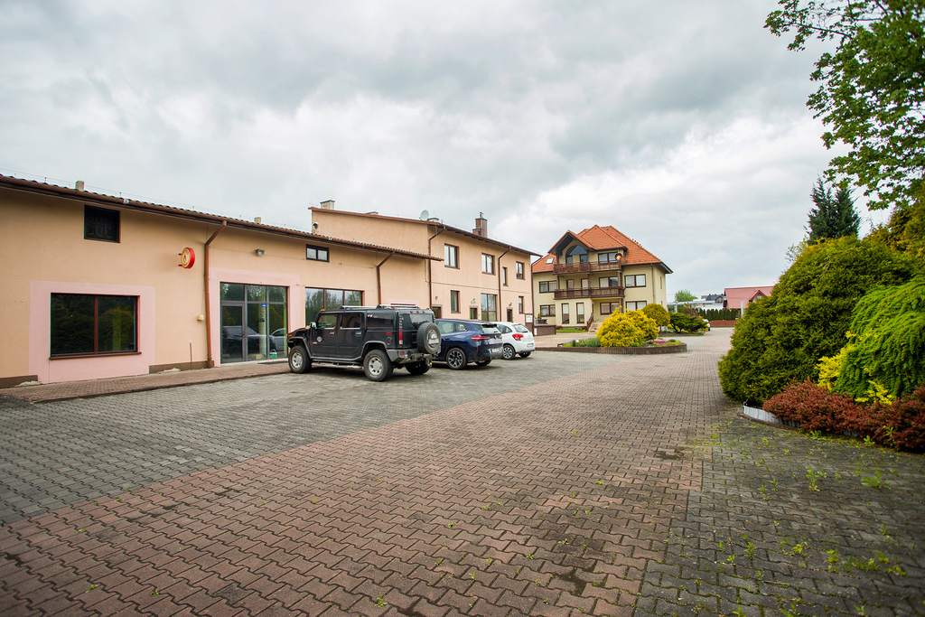 Dom 443m² i baza pod firmę przy trasie S7