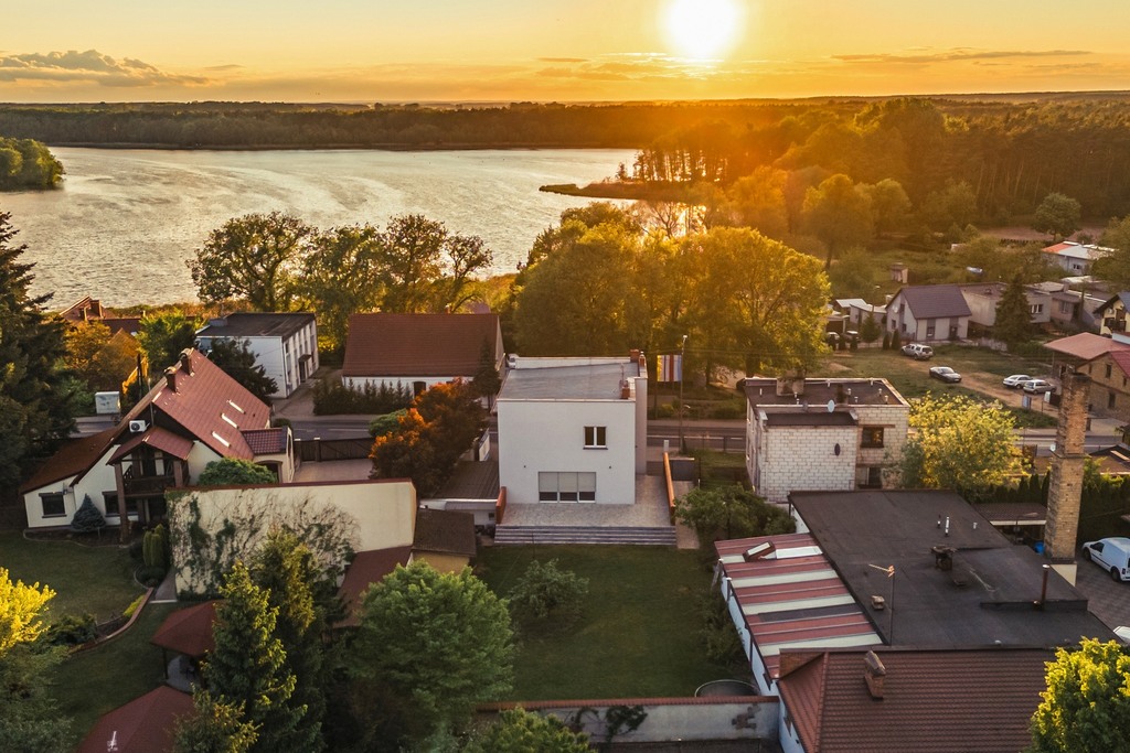 Twoja przestrzeń nad  jeziorem i biznes w jednym
