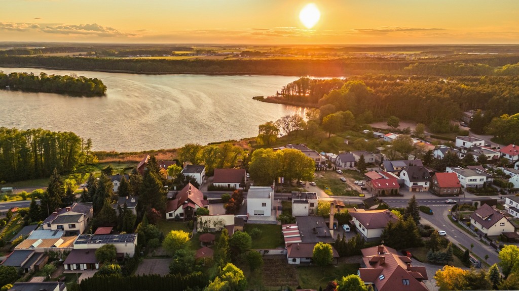 Twoja przestrzeń nad  jeziorem i biznes w jednym