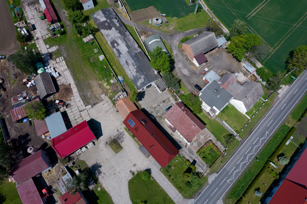 Posiadłość z halami 1030 m² | Długomiłowice