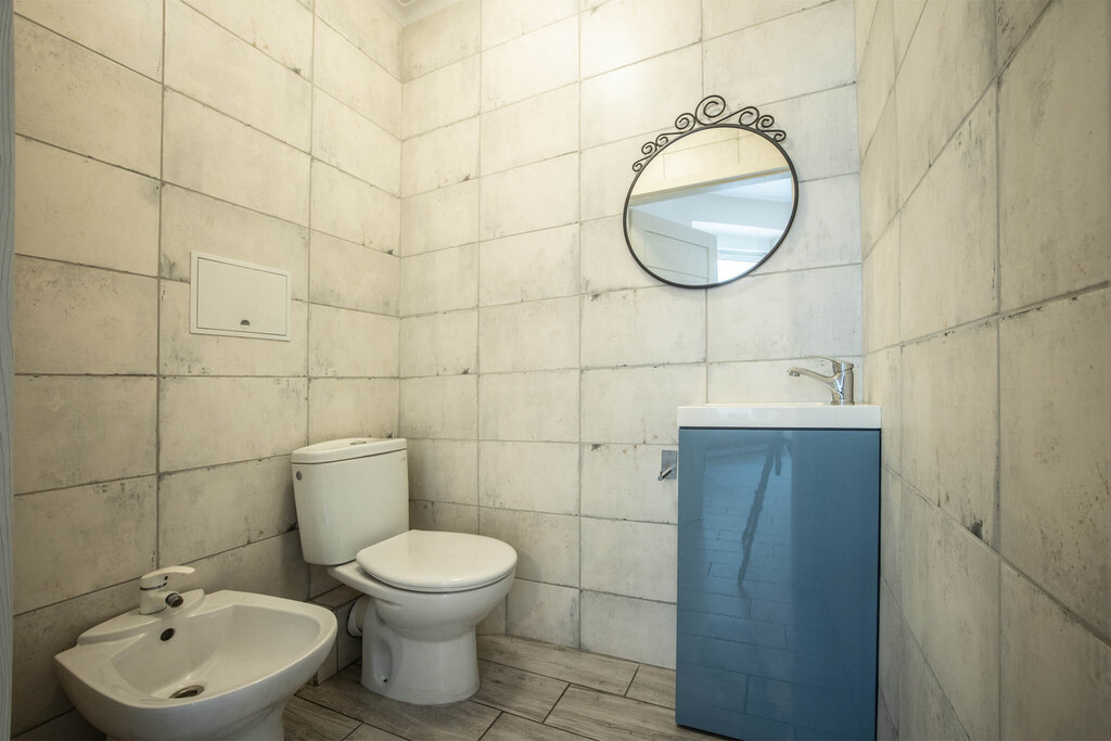 Lokal medyczny 89, 81 m² z witryną w kamienicy