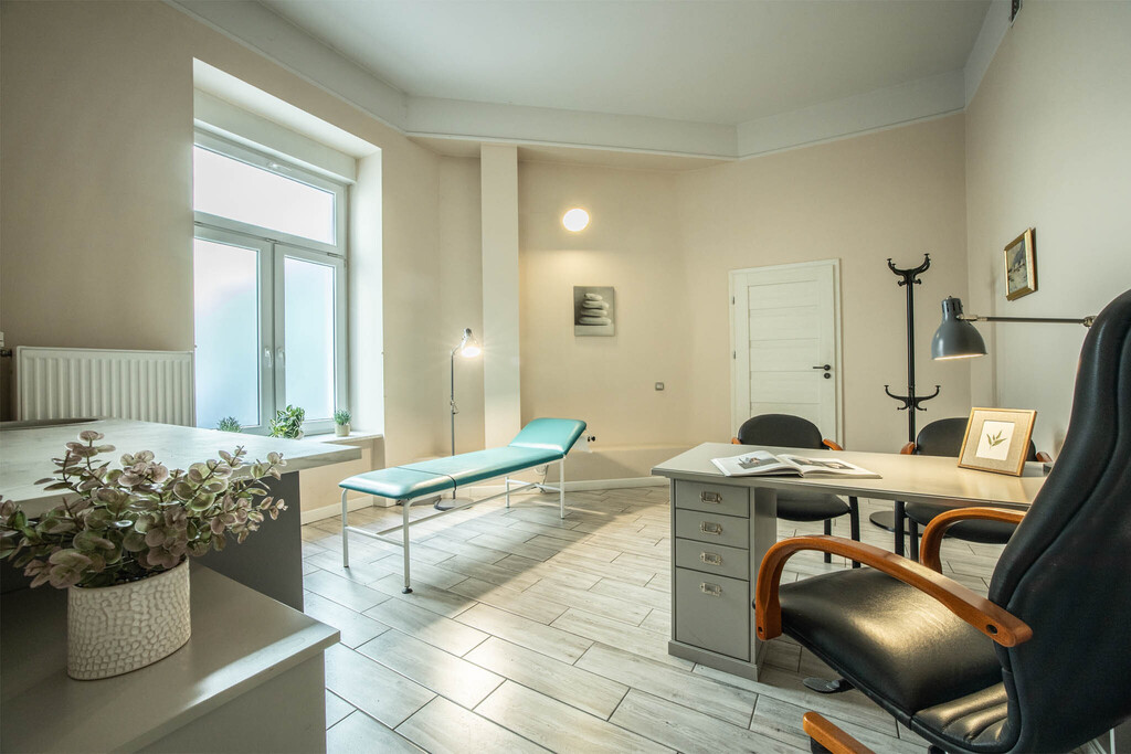Lokal medyczny 89, 81 m² z witryną w kamienicy