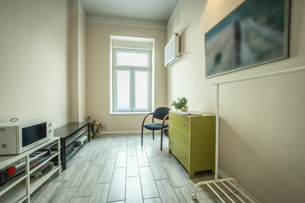 Lokal medyczny 89, 81 m² z witryną w kamienicy