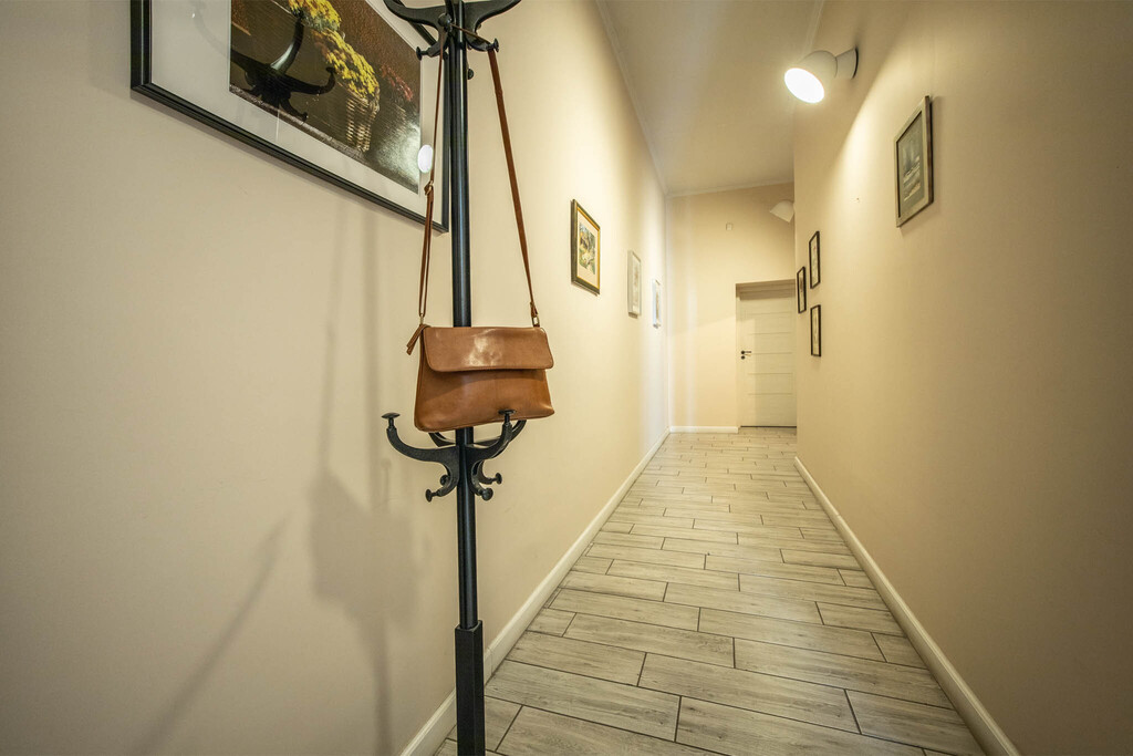 Lokal medyczny 89, 81 m² z witryną w kamienicy