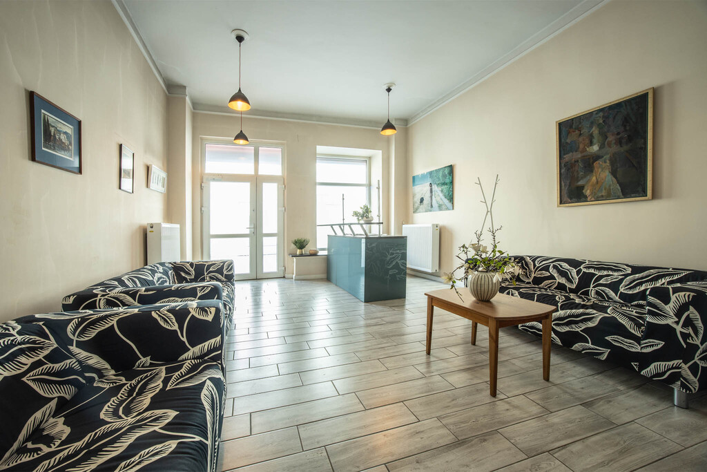 Lokal medyczny 89, 81 m² z witryną w kamienicy