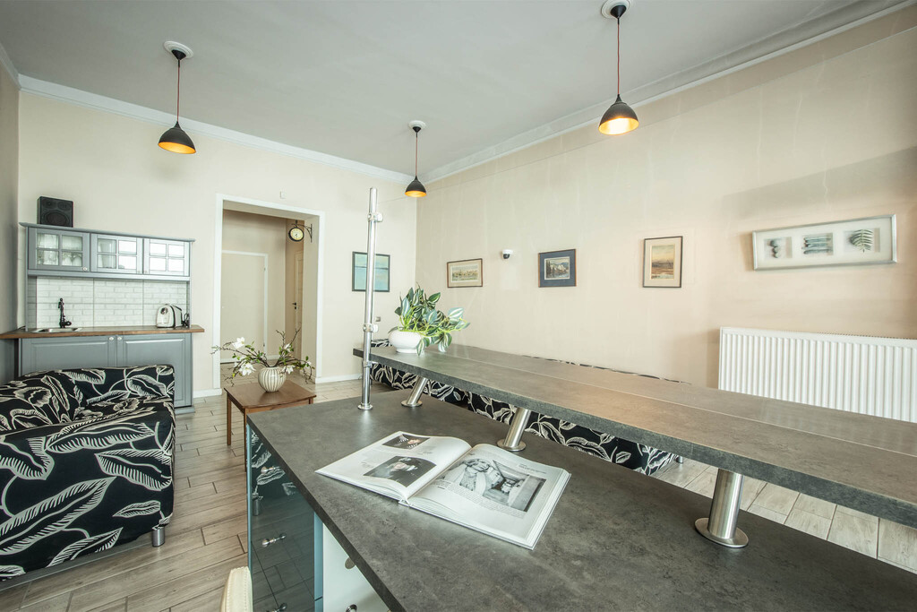Lokal medyczny 89, 81 m² z witryną w kamienicy