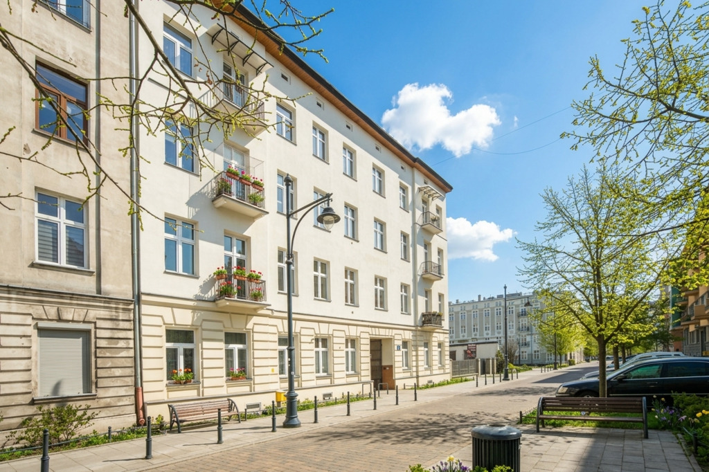 Mieszkanie w kamienicy – 4 pokoje, do aranżacji