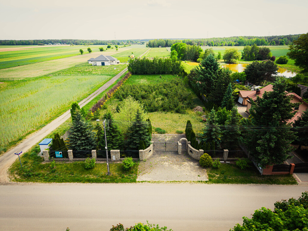 Działka budowlana 3132 m² z ogrodzeniem i mediami