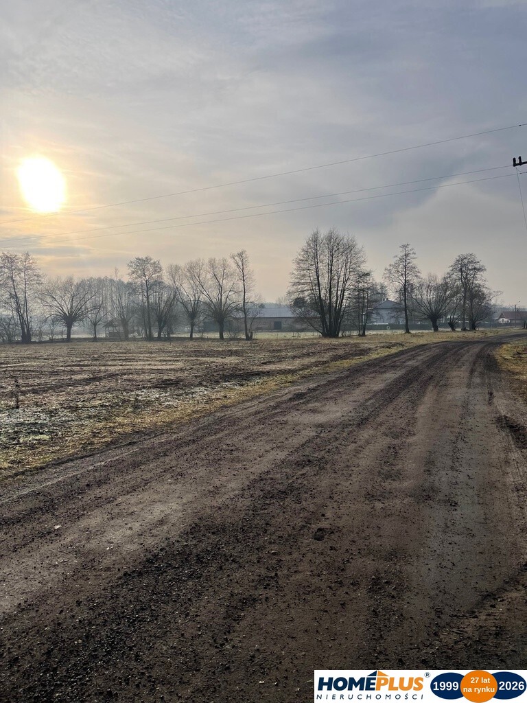 Działka 1050 m² pod zabudowę letniskową.