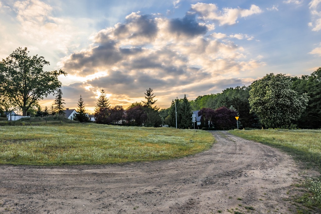 Wioska, jezioro i przestrzeń do życia
