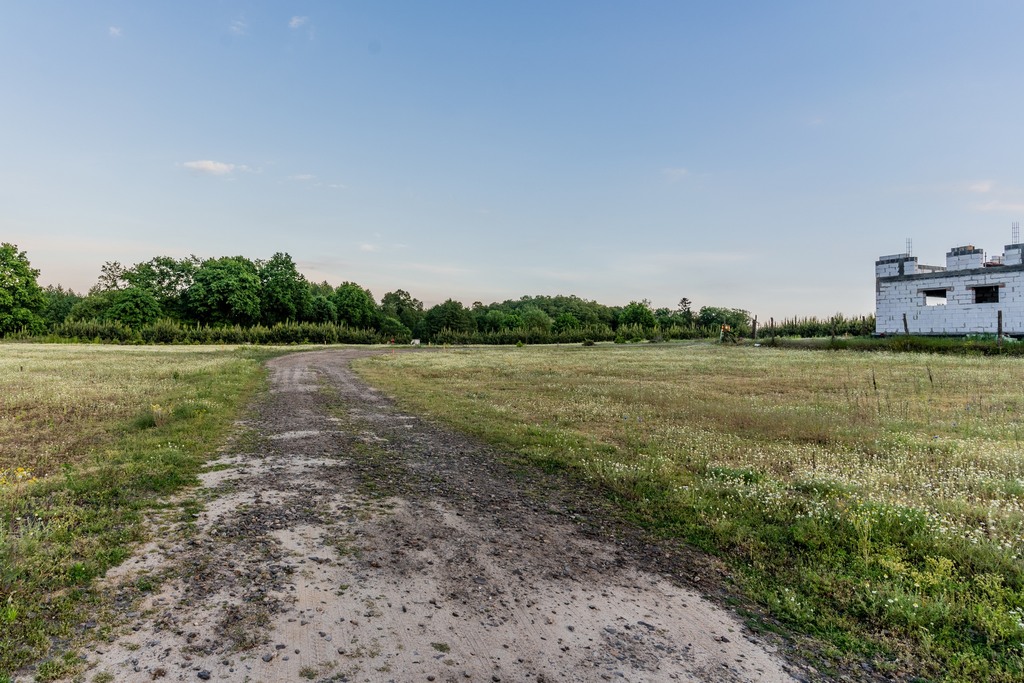 Wioska, jezioro i przestrzeń do życia