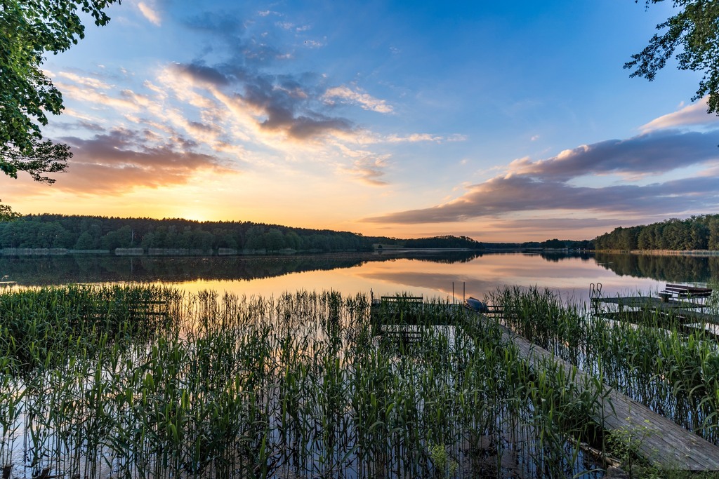 Wioska, jezioro i przestrzeń do życia