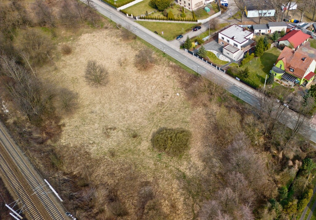 2585 m2 z potencjałem – dom, bliźniak lub usługi