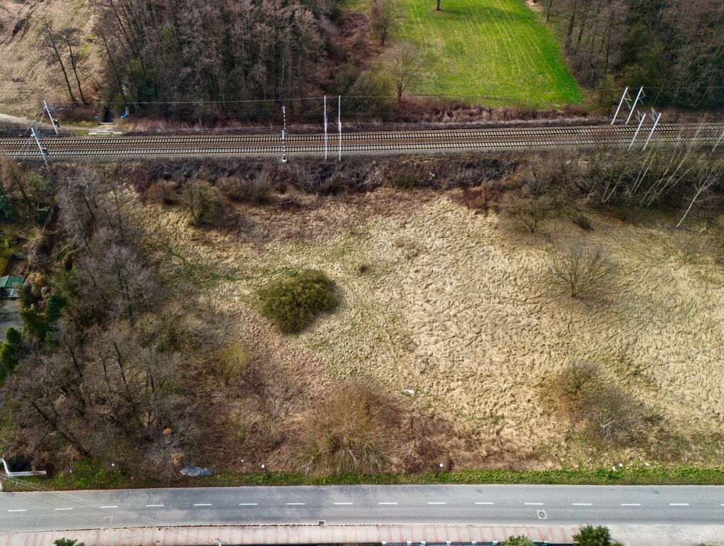 2585 m2 z potencjałem – dom, bliźniak lub usługi