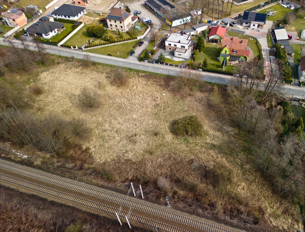 2585 m2 z potencjałem – dom, bliźniak lub usługi