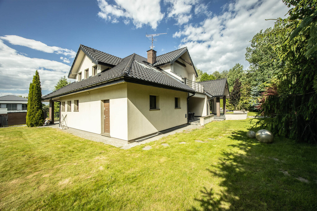 Dom z basenem i sauną blisko Łodzi