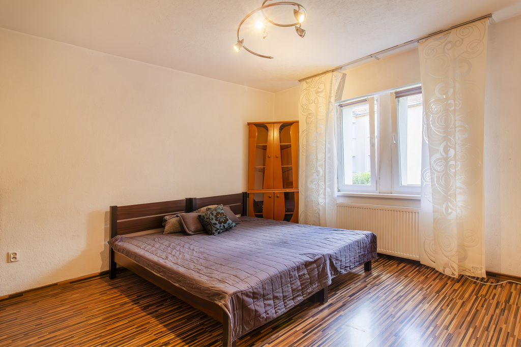 Centrum: 53 m², prywatny ogródek i parking!