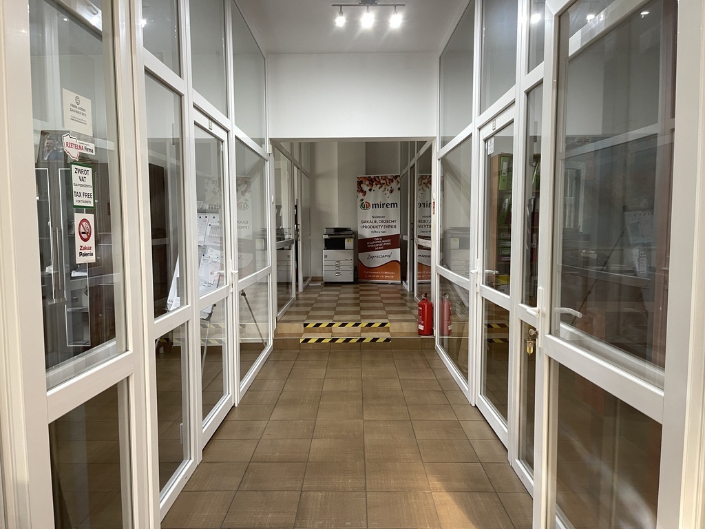 Gotowy budynek biurowo-magazynowy blisko centrum