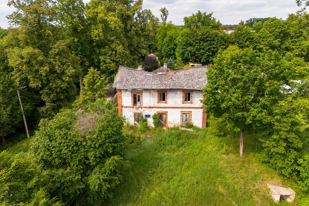 2,23 ha i XIX-wieczny folwark. Masz plan?
